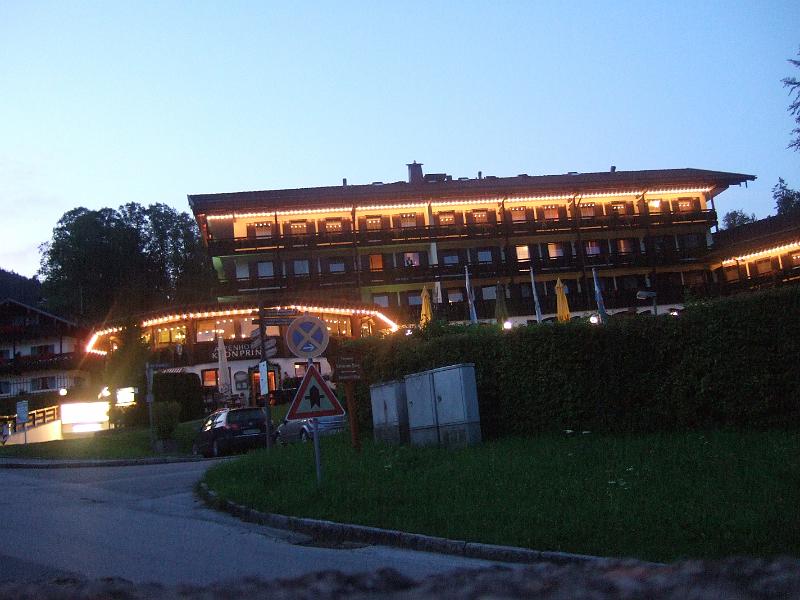 2009-08- (37).JPG - Die Unterkunft am Abend: Alpenhotel Kronprinz